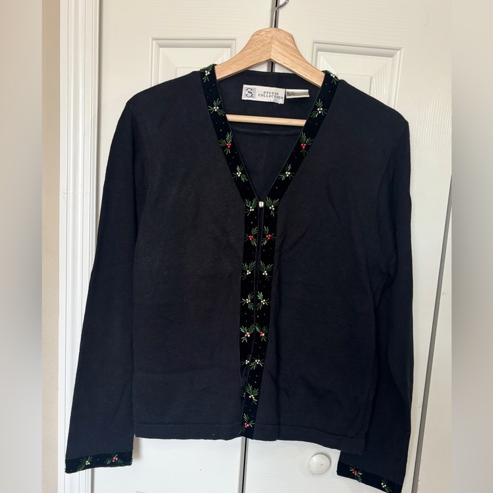 Studio Collection sweater Christmas themed Size Medium